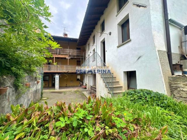 Casa indipendente in vendita a Gandino BG
