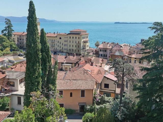 Casa indipendente in vendita a Gardone Riviera BS