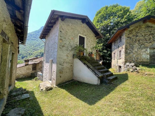 Casa indipendente in vendita a Garzeno CO