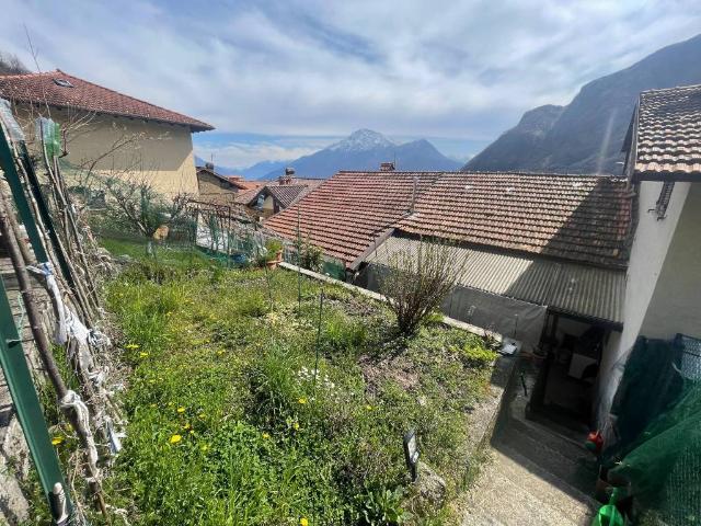 Casa indipendente in vendita a Garzeno CO