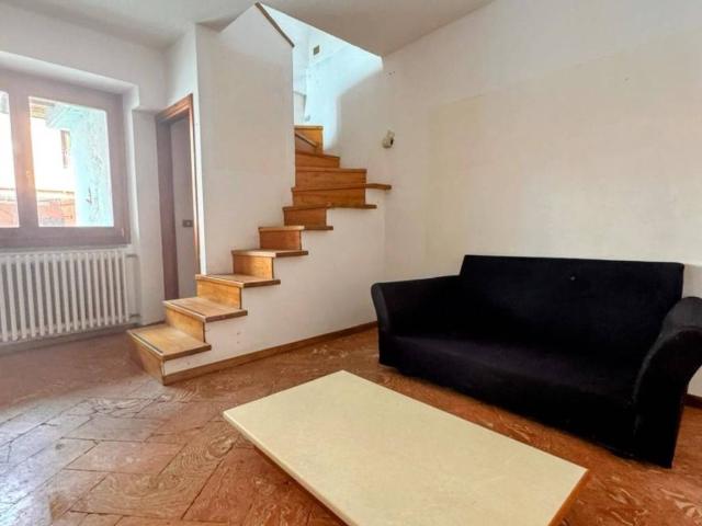Casa indipendente in vendita a Gemonio VA