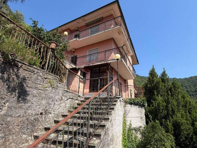 Casa indipendente in vendita a Genova GE