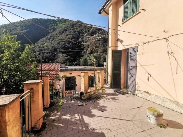 Casa indipendente in vendita a Genova GE