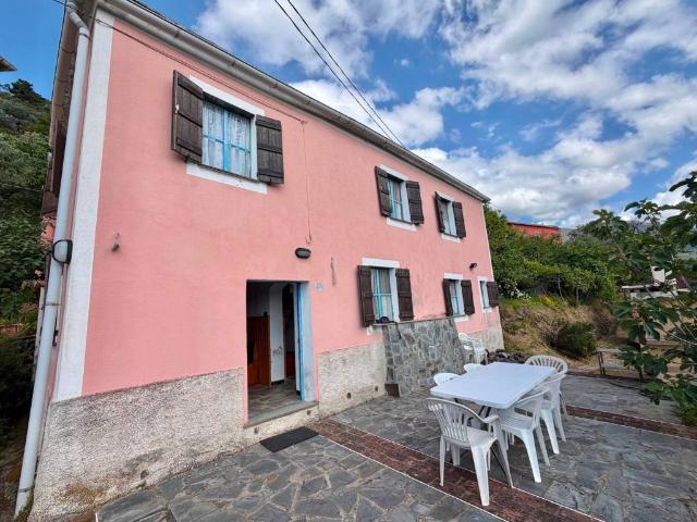 Casa indipendente in vendita a Genova GE