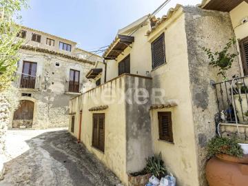 Casa indipendente in vendita a Gerace RC