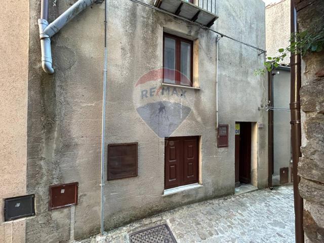 Casa indipendente in vendita a Geraci Siculo
