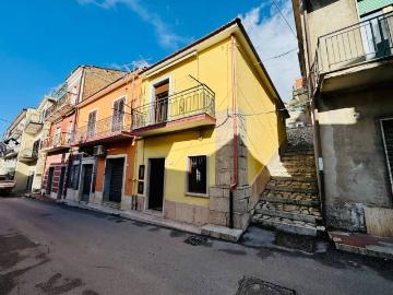 Casa indipendente in vendita a Gesualdo AV