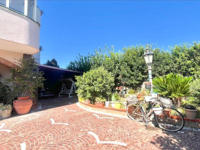 Casa indipendente in vendita a Giugliano In Campania