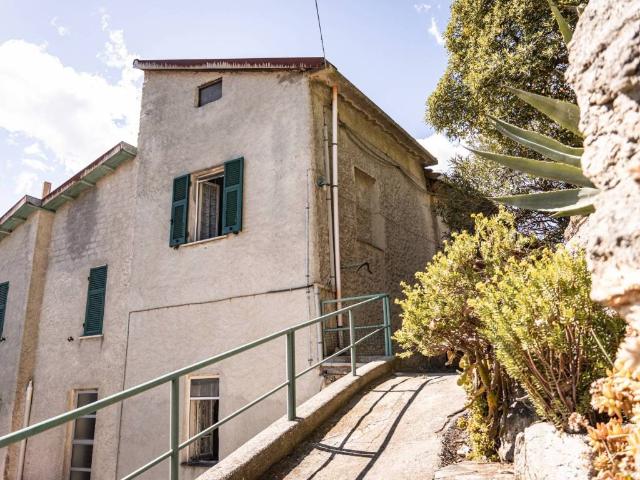 Casa indipendente in vendita a Giustenice SV