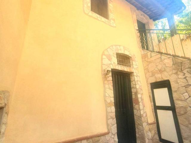Casa indipendente in vendita a Giffoni Sei Casali SA
