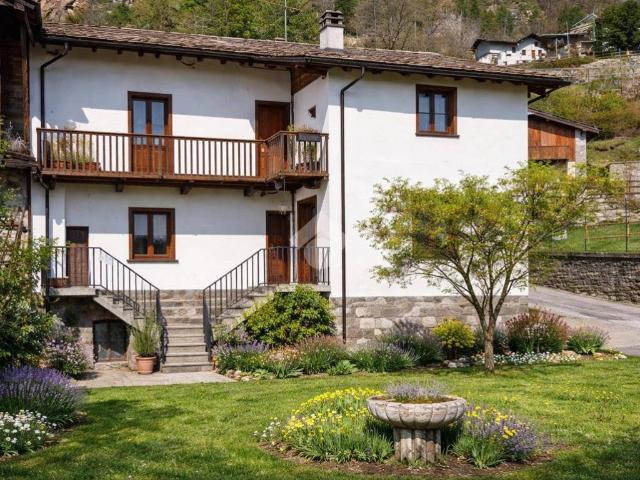Casa indipendente in vendita a Gignod AO