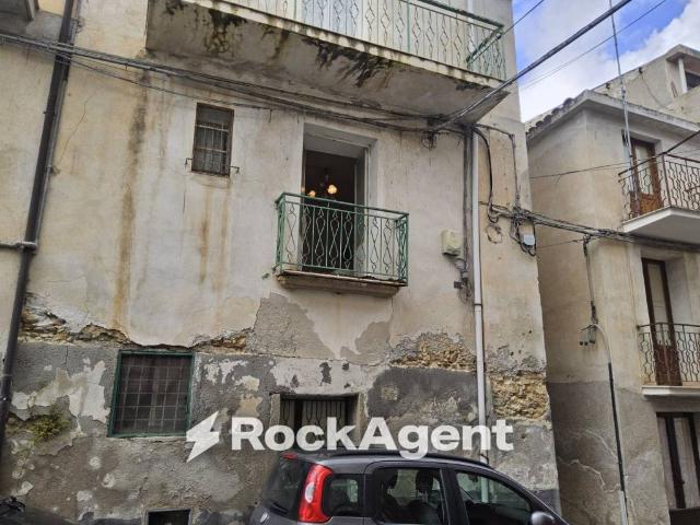 Casa indipendente in vendita a Gioiosa Ionica RC