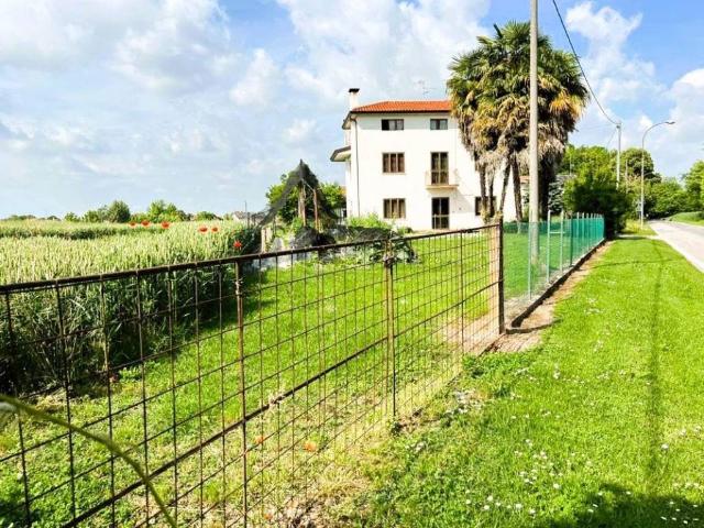 Casa indipendente in vendita a Gruaro VE