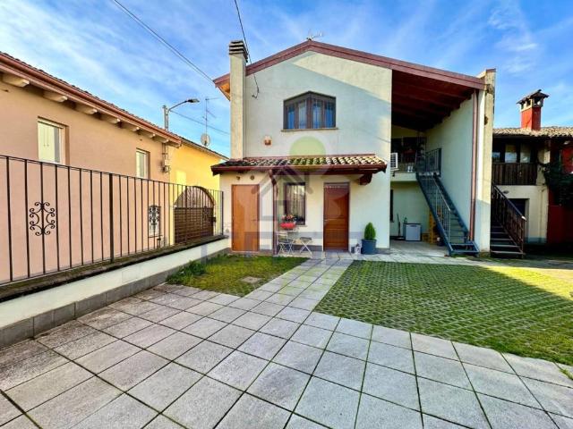 Casa indipendente in vendita a Grumello Cremonese ed Uniti CR