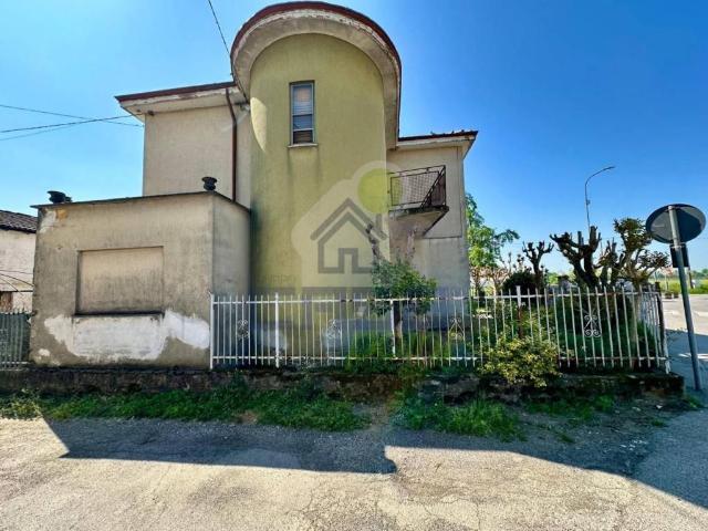 Casa indipendente in vendita a Grumello Cremonese ed Uniti CR