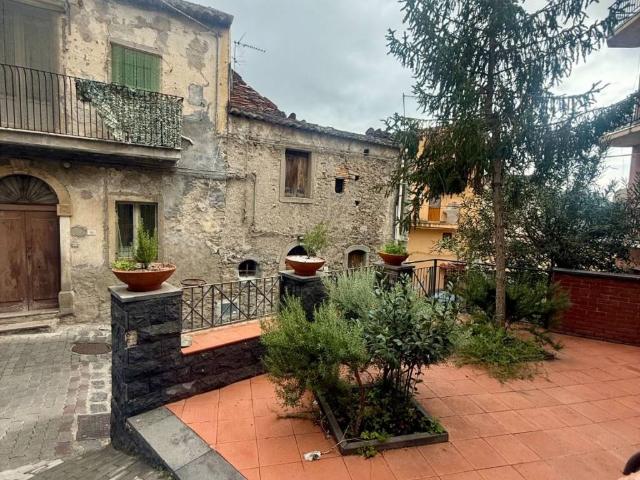 Casa indipendente in vendita a Graniti ME