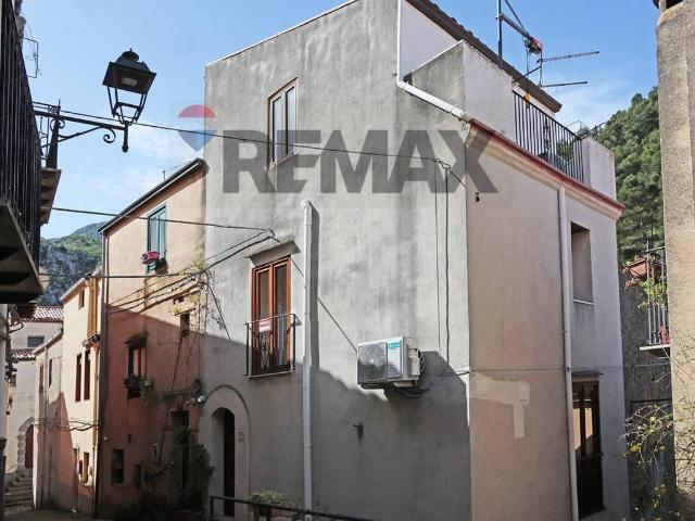 Casa indipendente in vendita a Gratteri PA