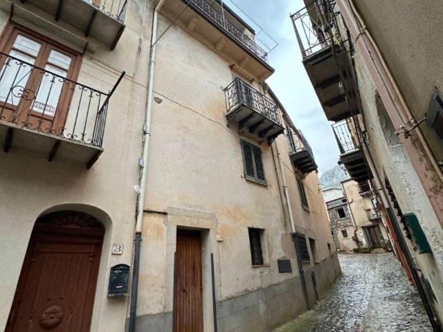 Casa indipendente in vendita a Gratteri PA
