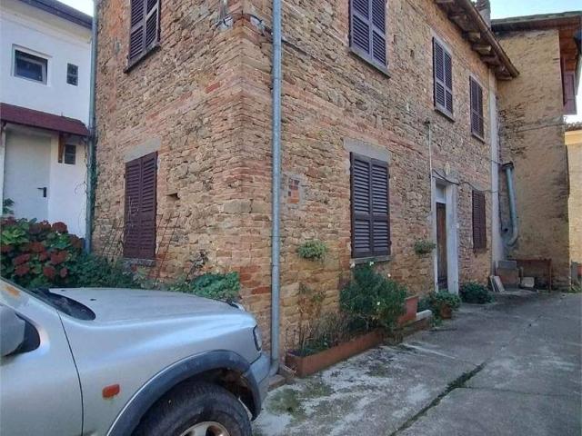 Casa indipendente in vendita a Gropparello PC