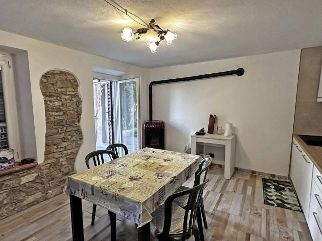 Casa indipendente in vendita a Gropparello PC