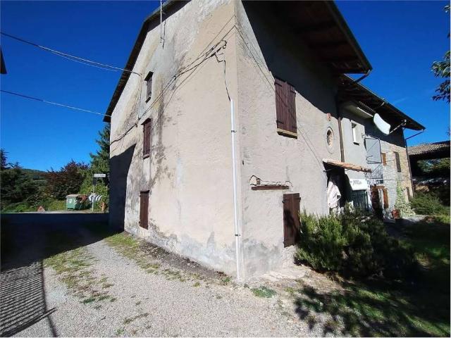 Casa indipendente in vendita a Gropparello PC