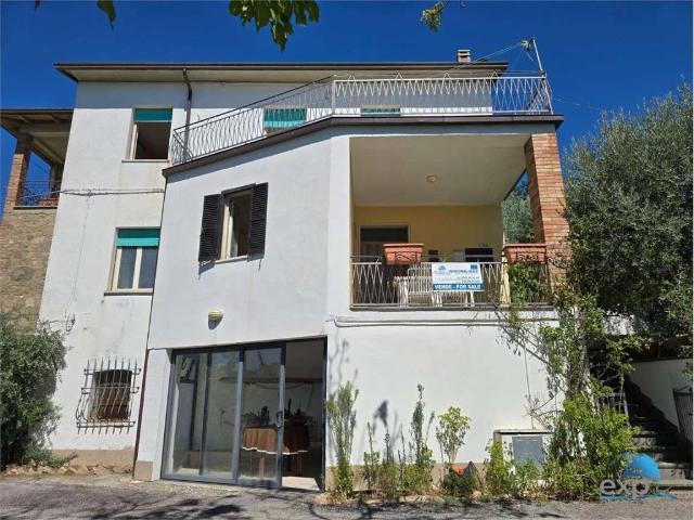 Casa indipendente in vendita a Gualdo Cattaneo PG