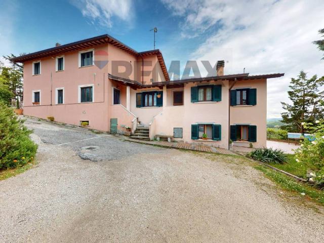 Casa indipendente in vendita a Gualdo Tadino PG
