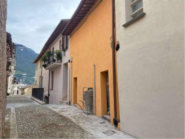Casa indipendente in vendita a Gualdo Tadino PG