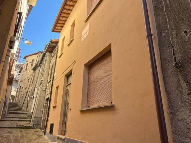 Casa indipendente in vendita a Gualdo Tadino PG