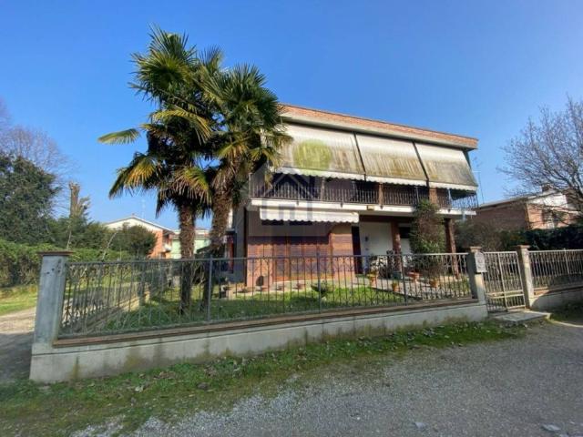 Casa indipendente in vendita a Gualtieri RE