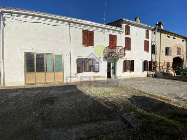 Casa indipendente in vendita a Gualtieri RE