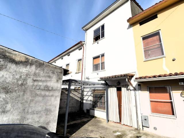 Casa indipendente in vendita a Gualtieri RE