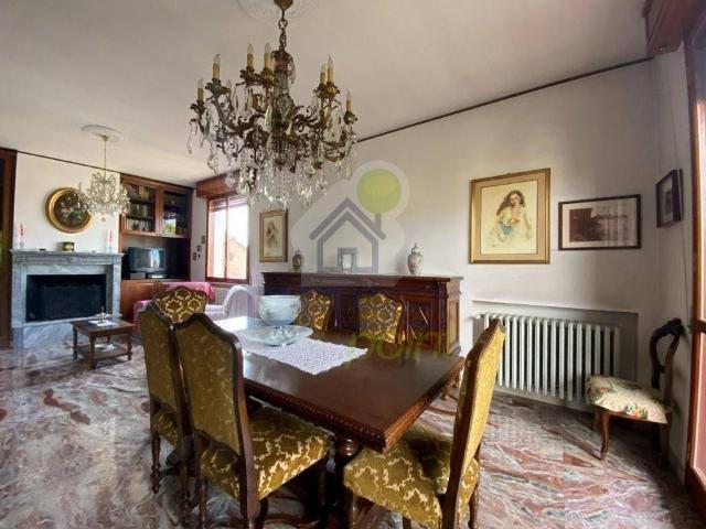 Casa indipendente in vendita a Gualtieri RE
