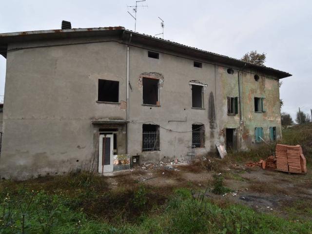 Casa indipendente in vendita a Gualtieri RE