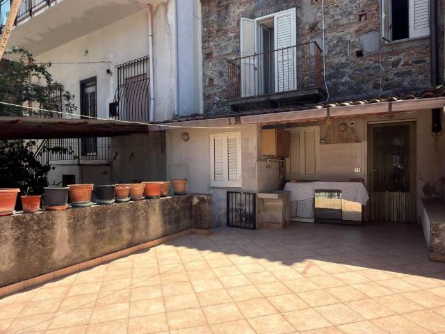 Casa indipendente in vendita a Gualtieri Sicaminò ME