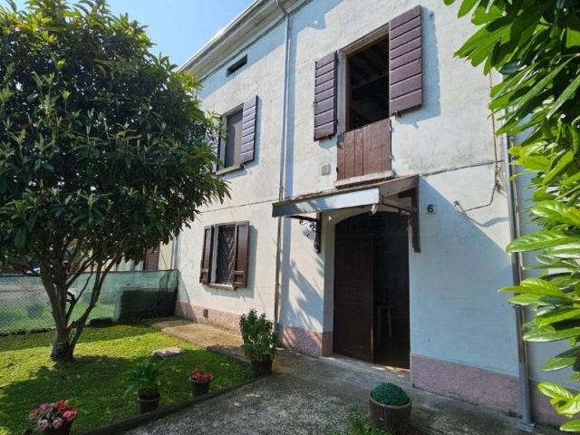 Casa indipendente in vendita a Guastalla RE