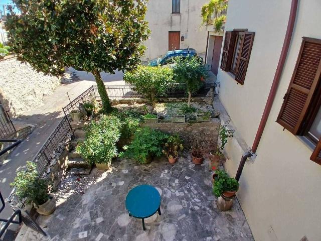 Casa indipendente in vendita a Guardea TR