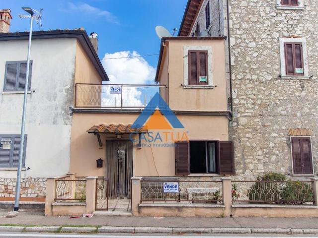 Casa indipendente in vendita a Guardea TR
