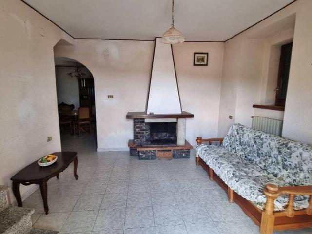 Casa indipendente in vendita a Guardia Lombardi AV