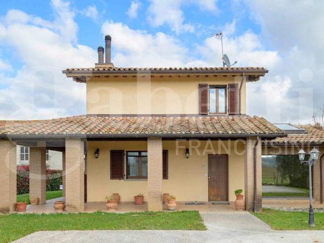 Casa indipendente in vendita a Gubbio PG