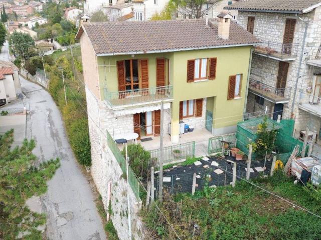 Casa indipendente in vendita a Gubbio PG