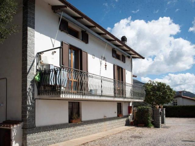Casa indipendente in vendita a Gubbio PG
