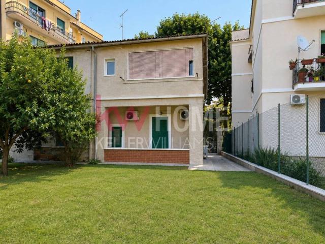 Casa indipendente in vendita a Guidonia Montecelio RM