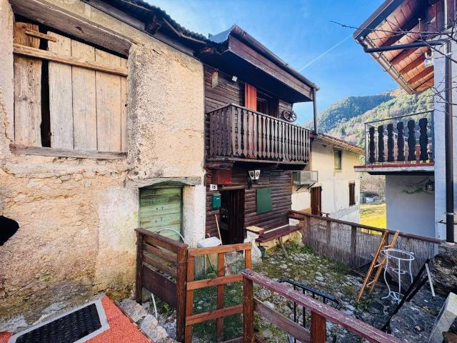 Casa indipendente in vendita a Dogna UD