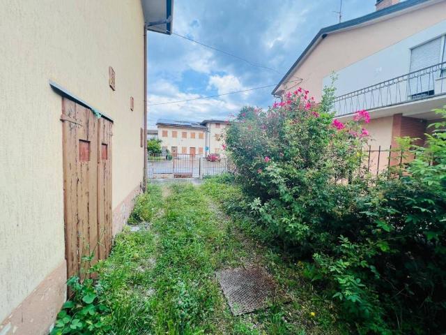 Casa indipendente in vendita a Dolegna del Collio GO