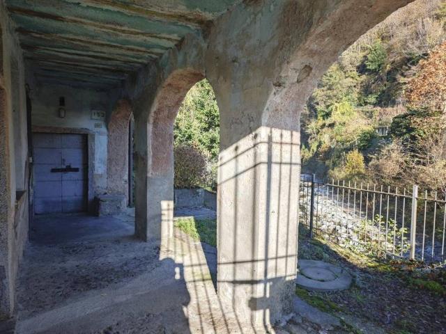 Casa indipendente in vendita a Domaso CO