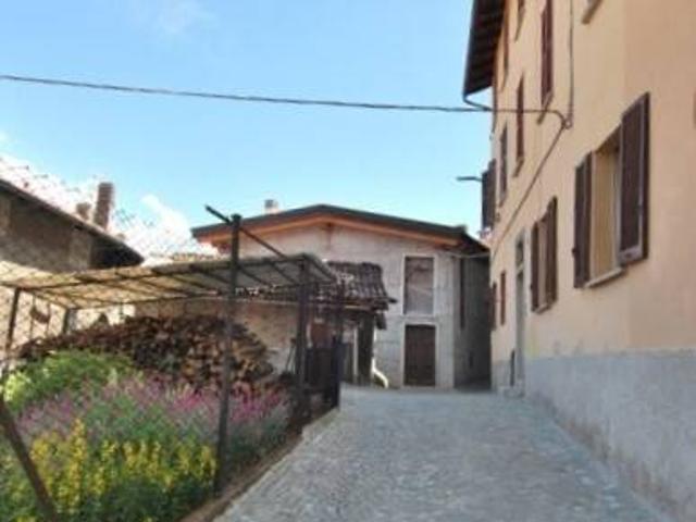 Casa indipendente in vendita a Dongo CO