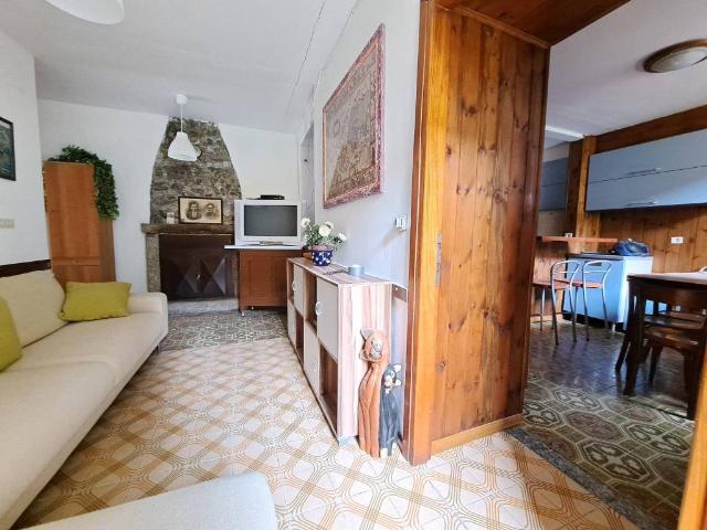 Casa indipendente in vendita a Dongo CO