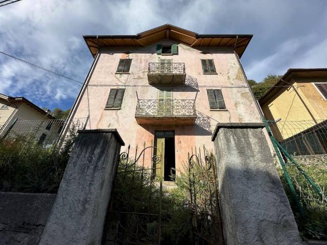 Casa indipendente in vendita a Dongo CO