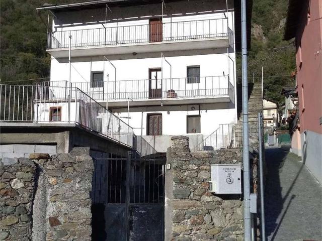 Casa indipendente in vendita a Donnas AO